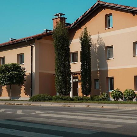 Guest House Tri Zvezde Kocevje Bagian luar foto