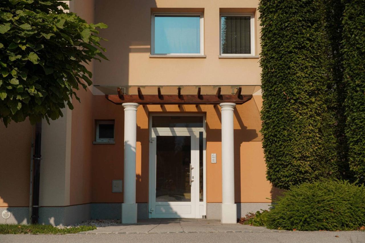 Guest House Tri Zvezde Kocevje Bagian luar foto